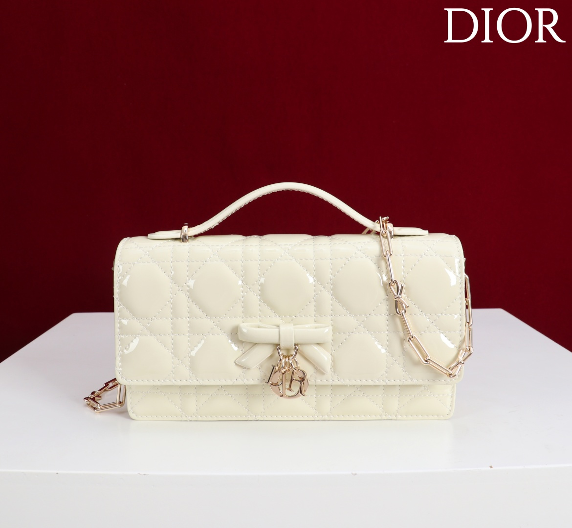  Dior