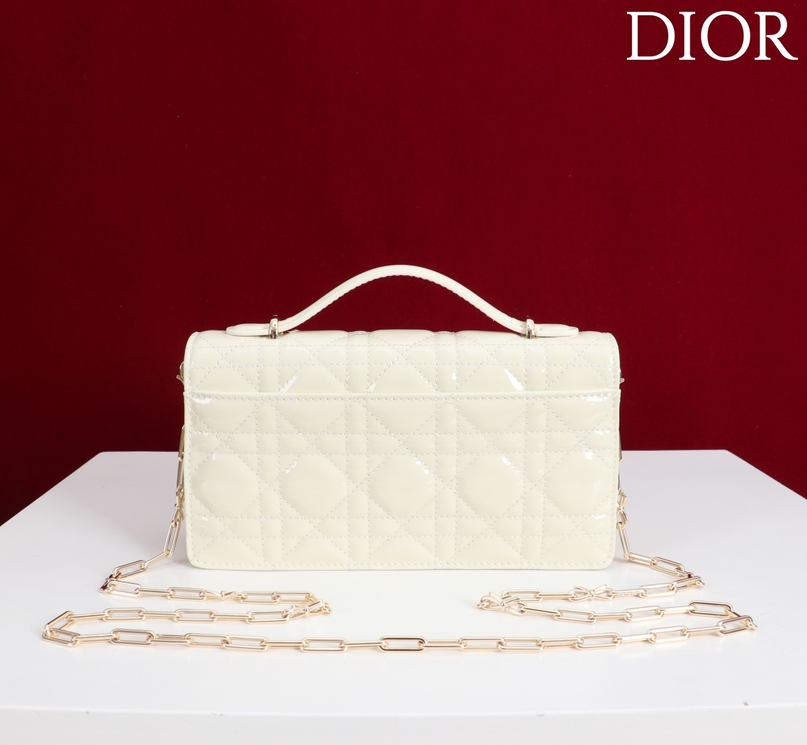  Dior