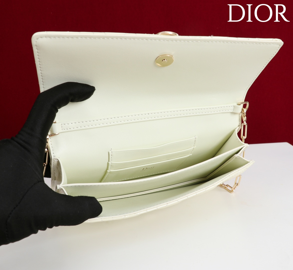  Dior