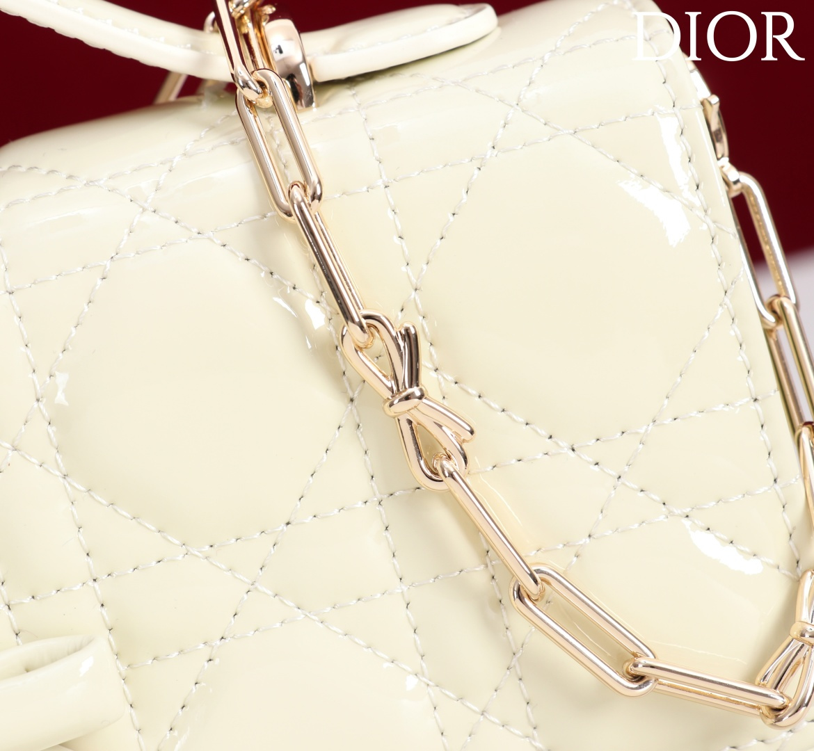  Dior