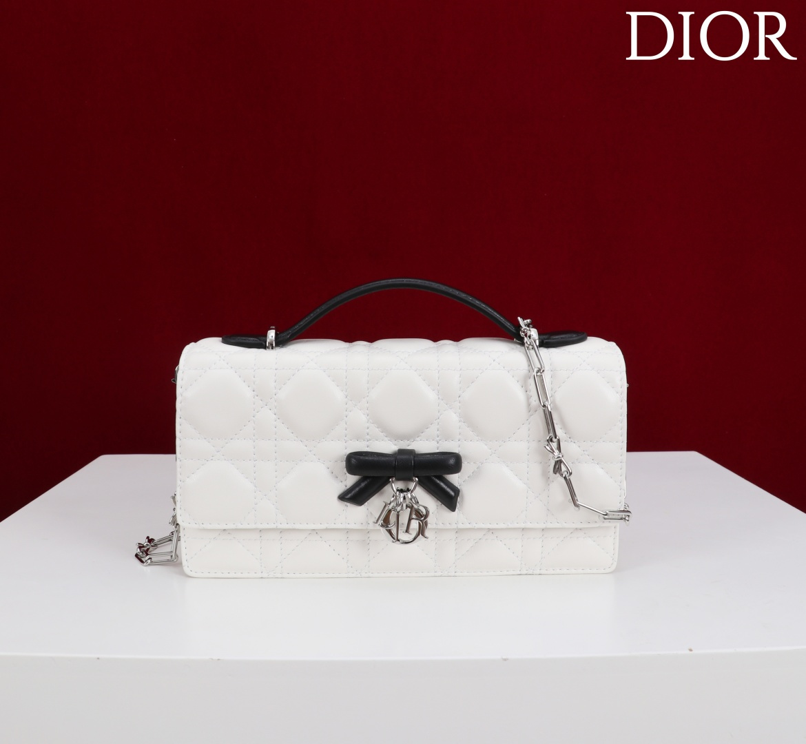  Dior