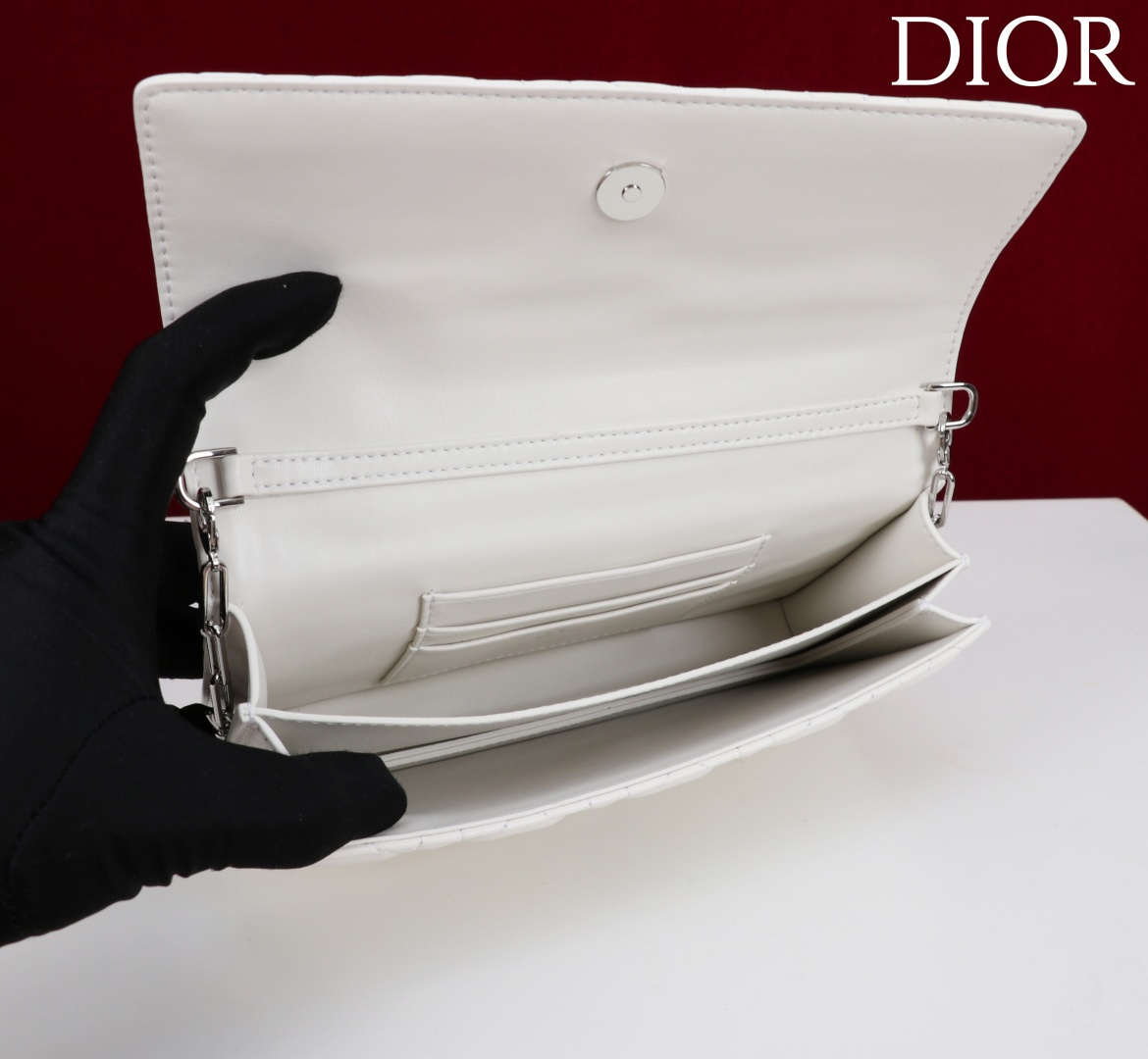  Dior