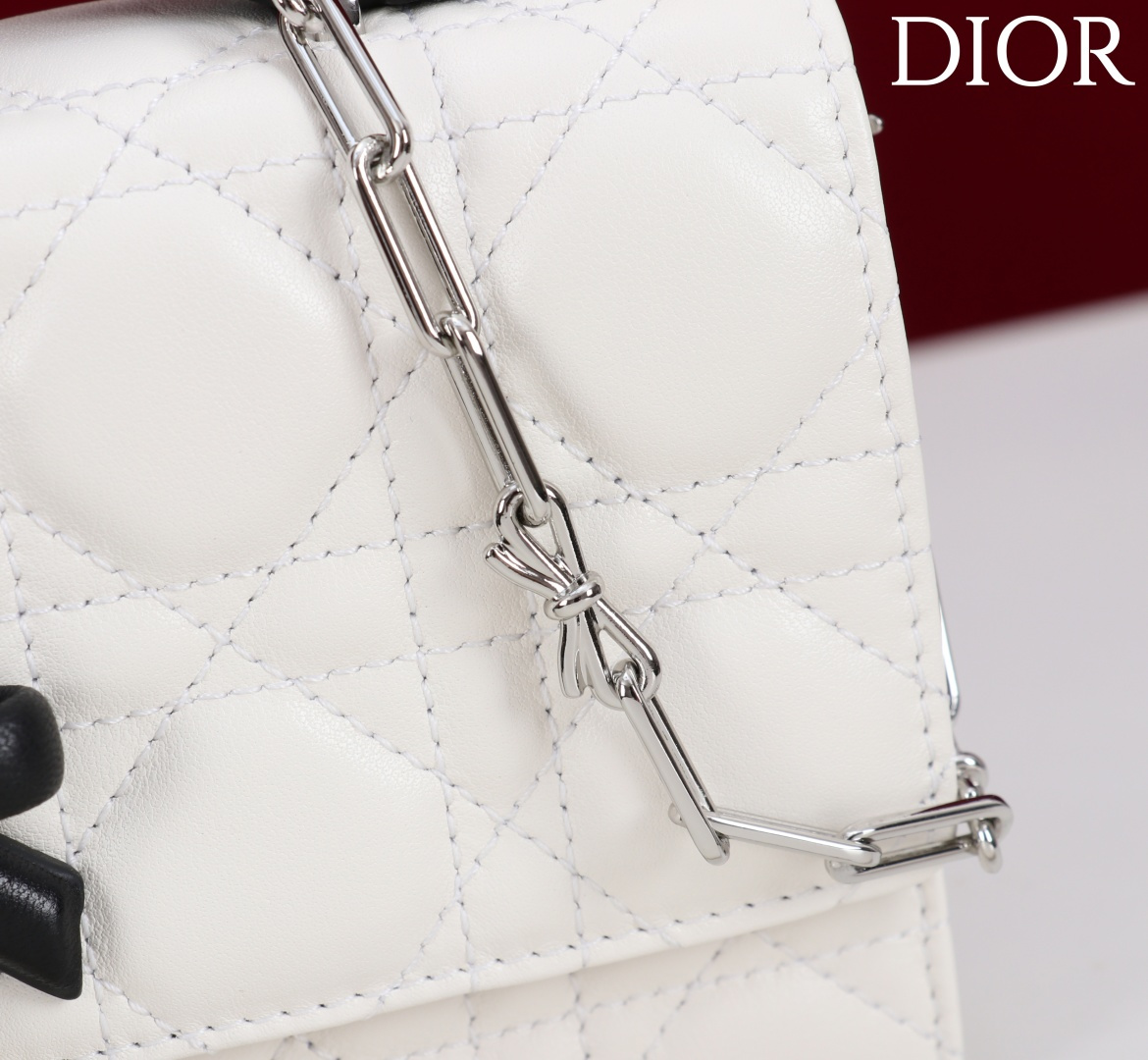  Dior