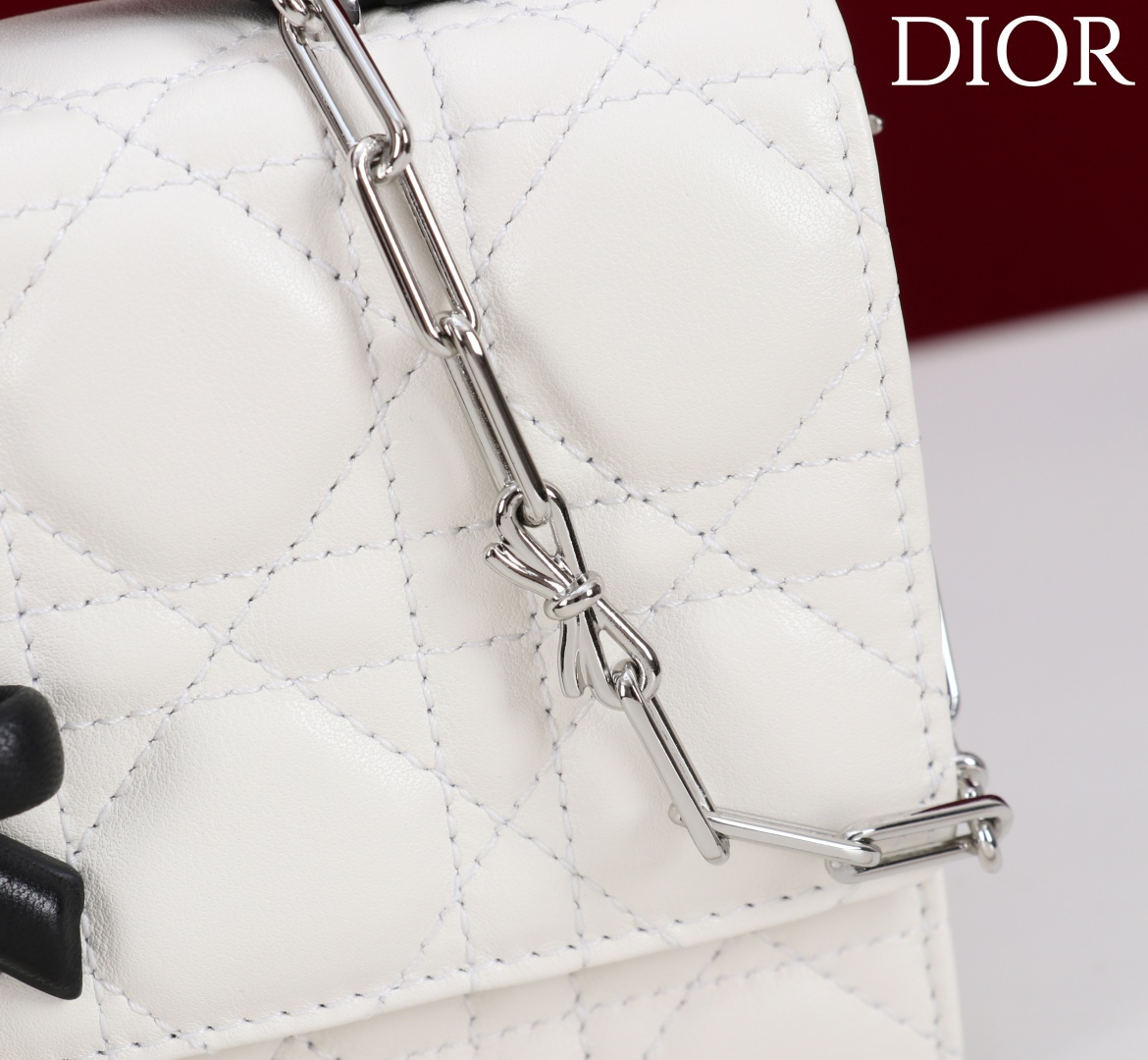  Dior
