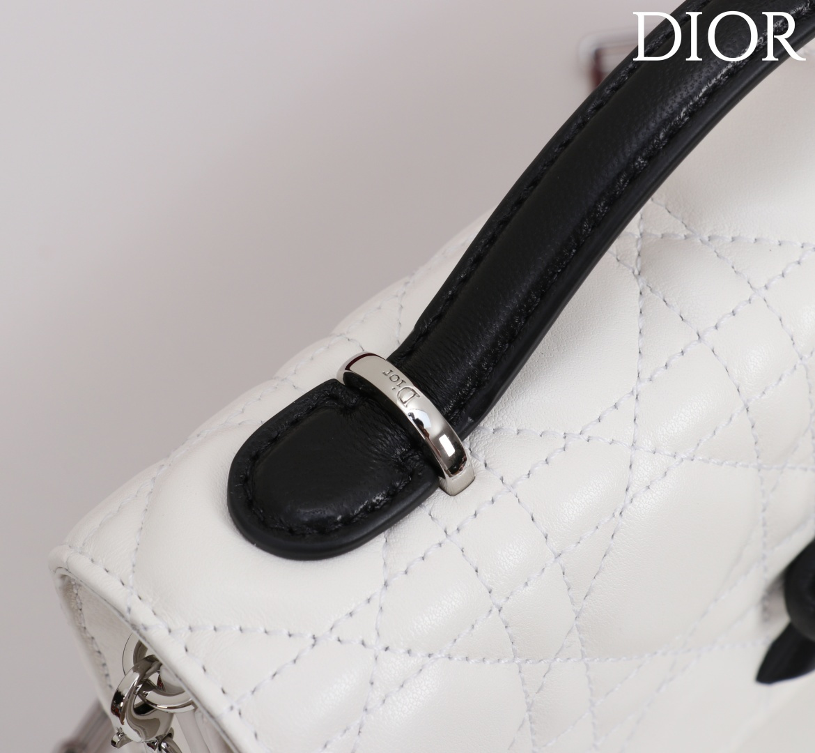  Dior