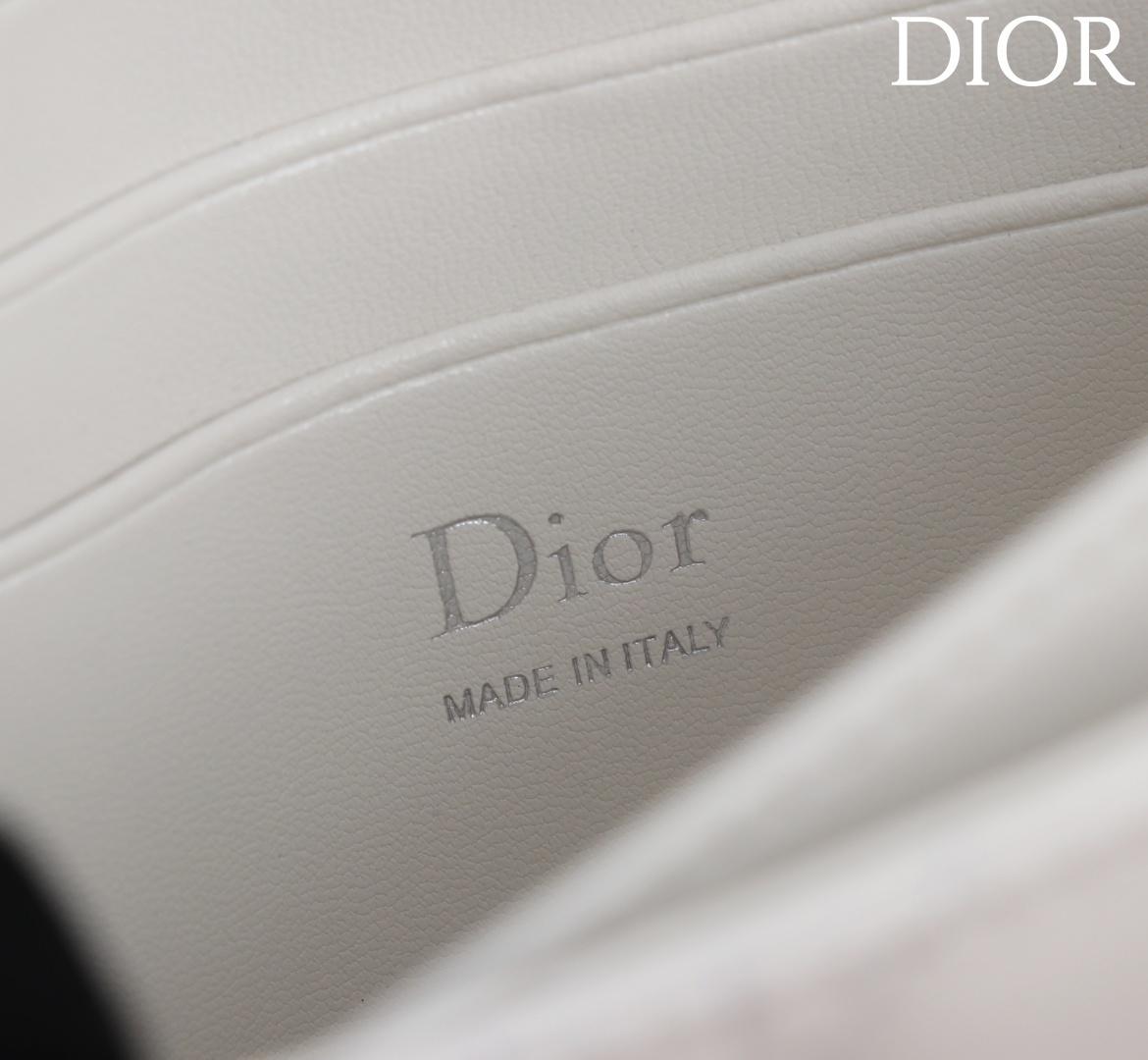 Dior