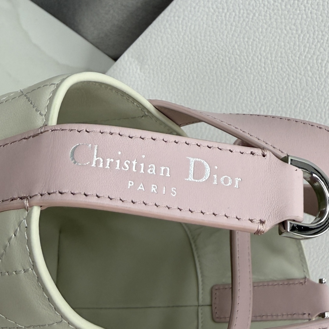   Dior