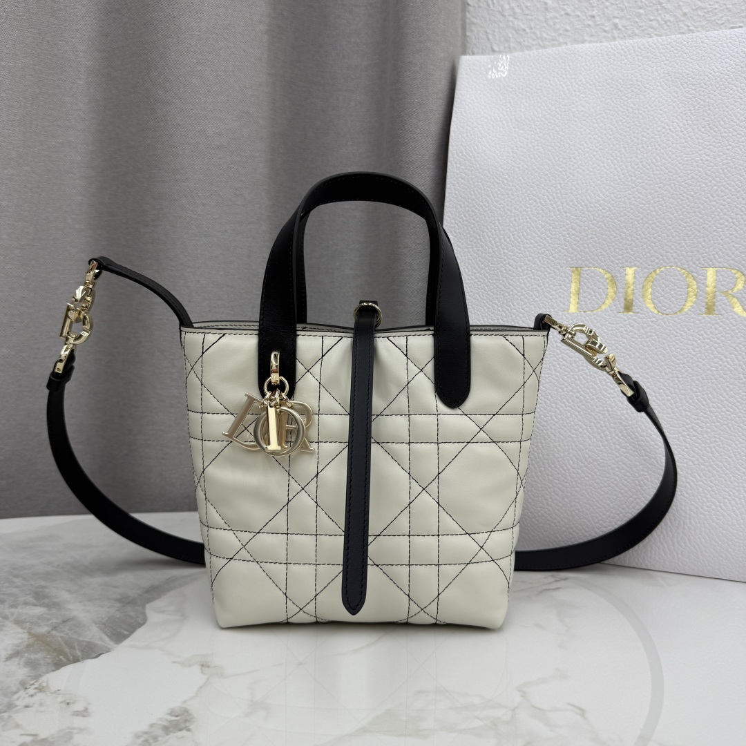  Dior