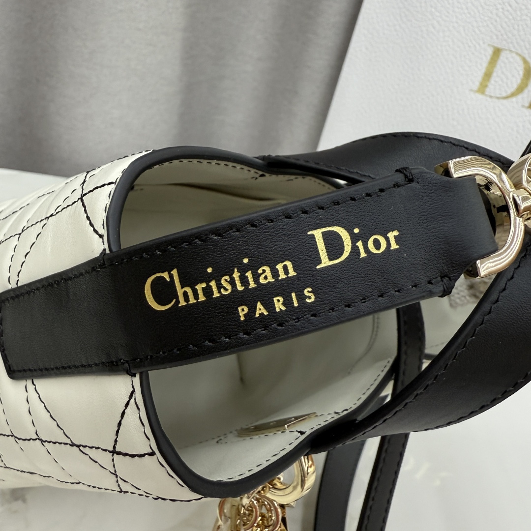  Dior