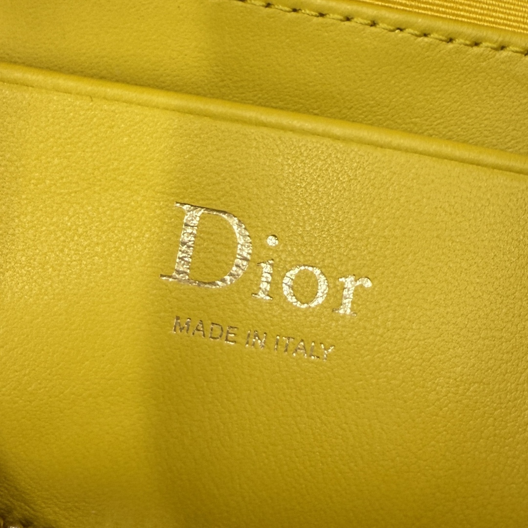  Dior