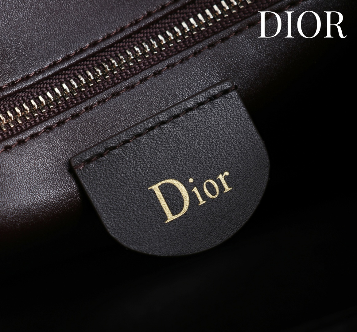  Dior