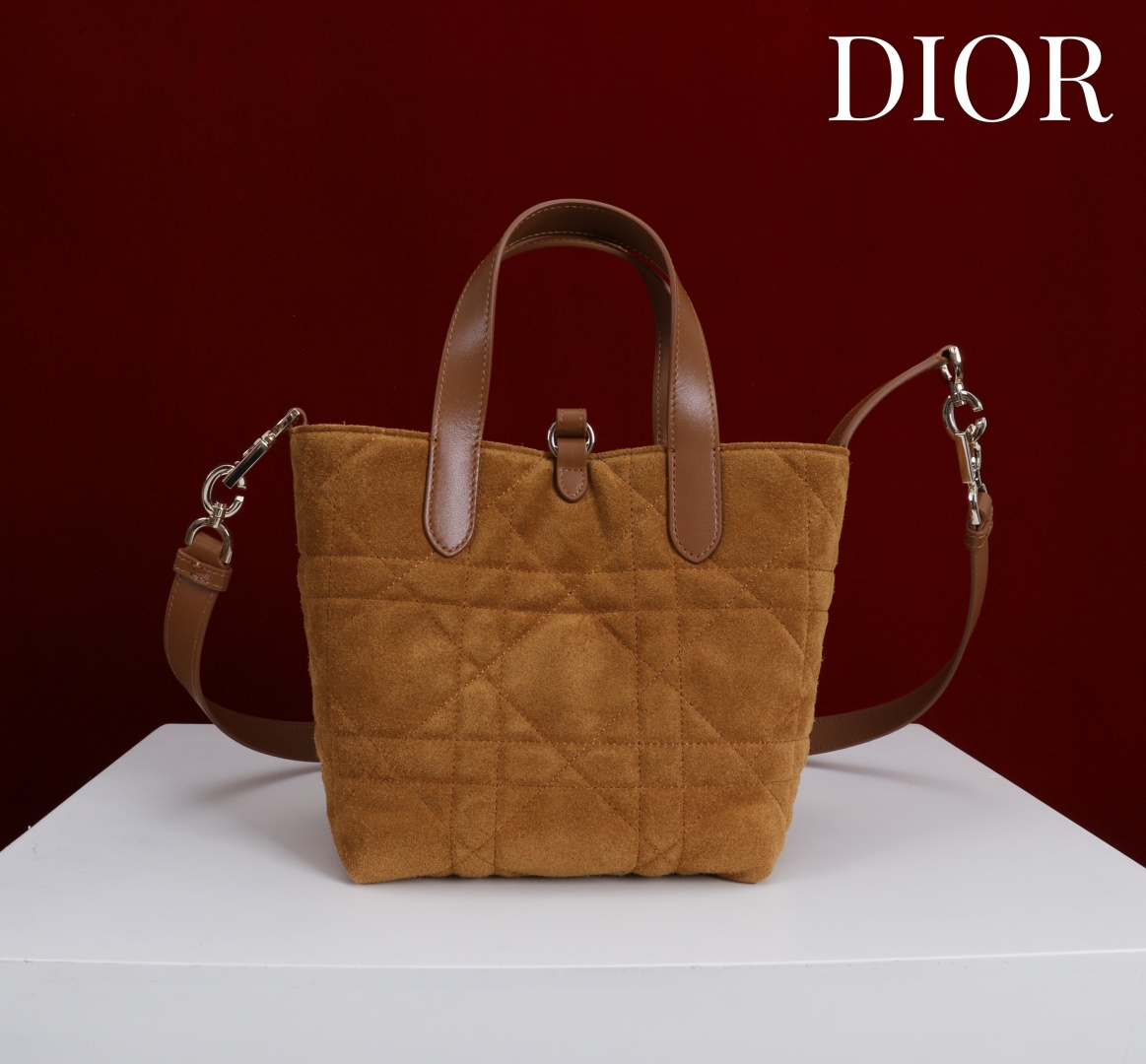  Dior