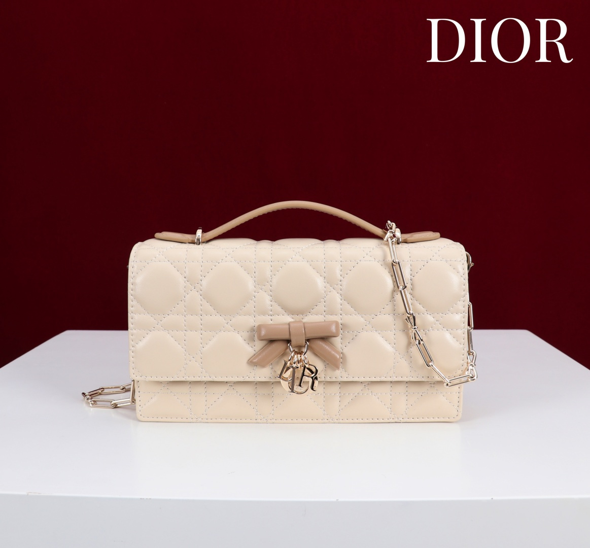  Dior