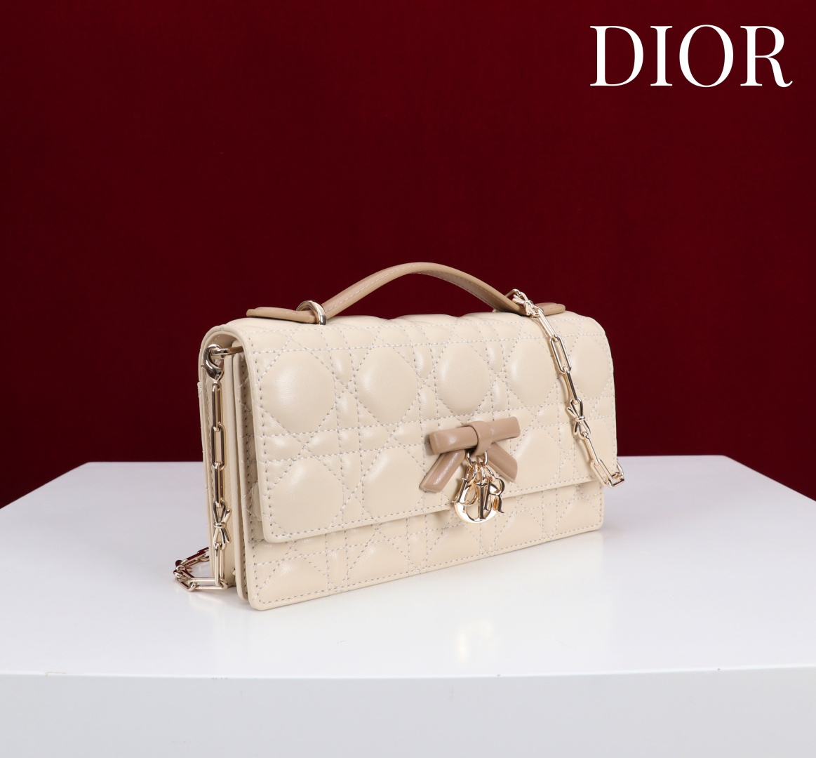  Dior