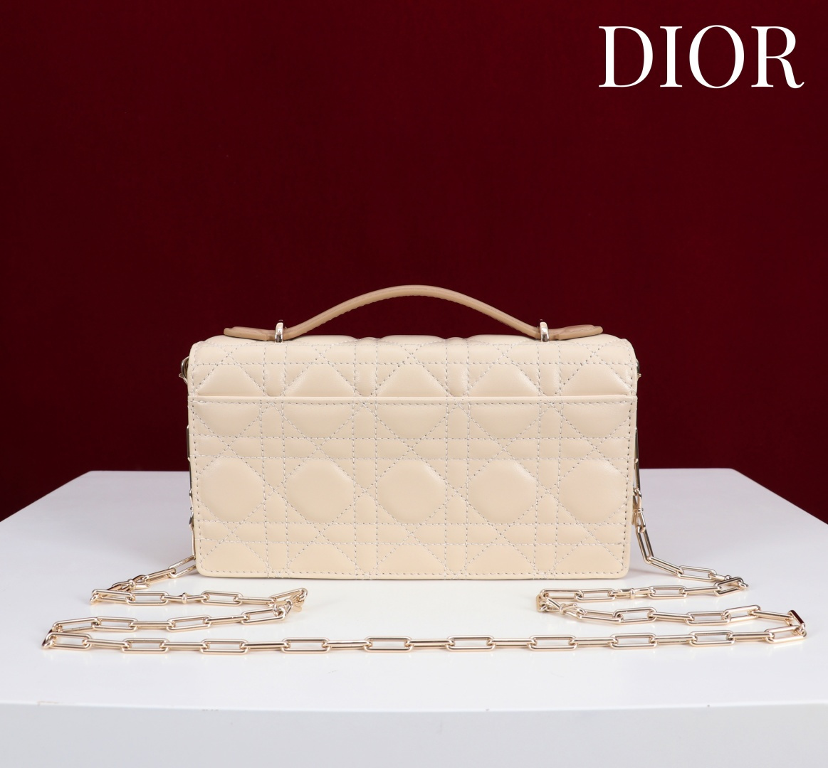  Dior