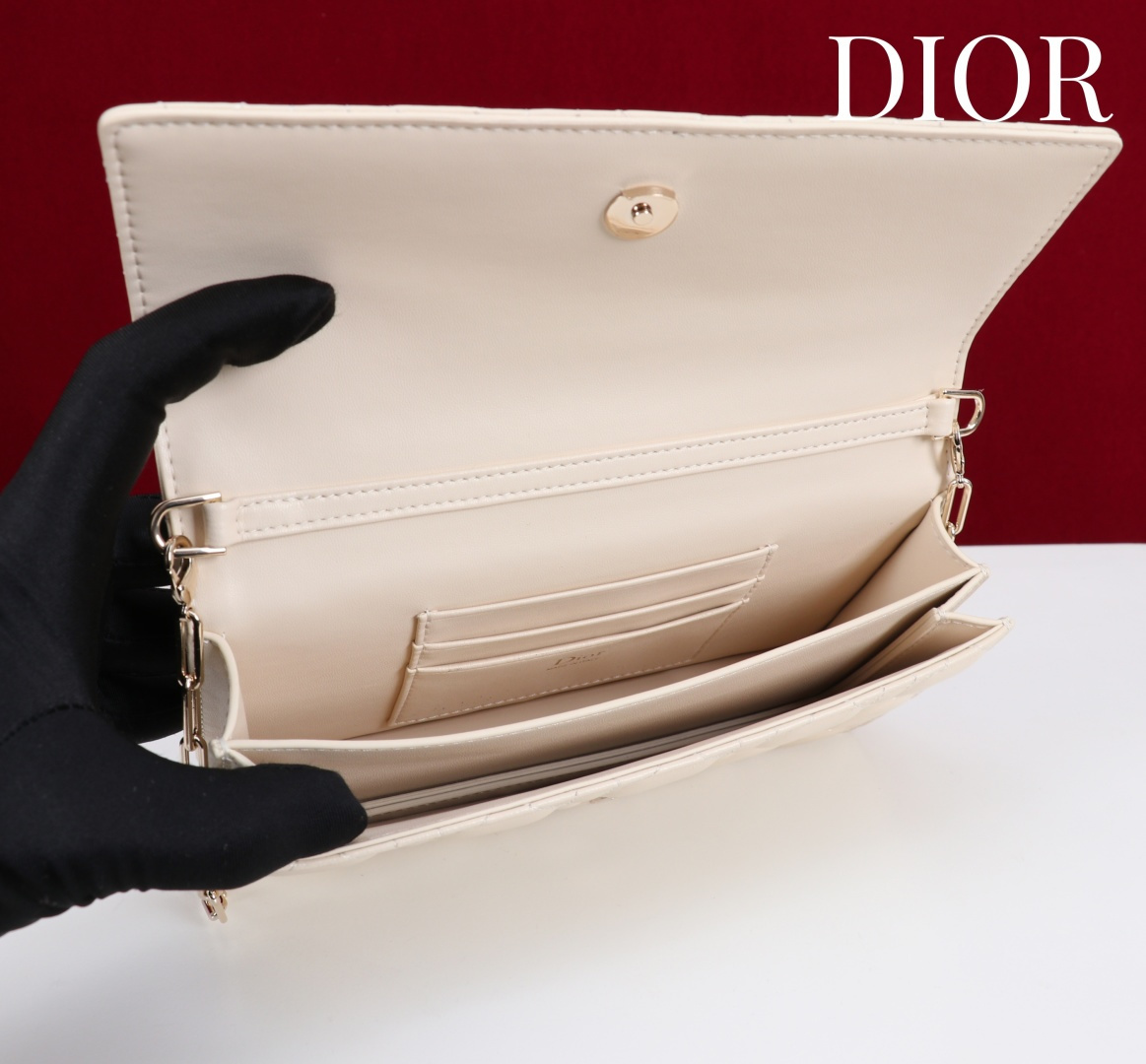  Dior