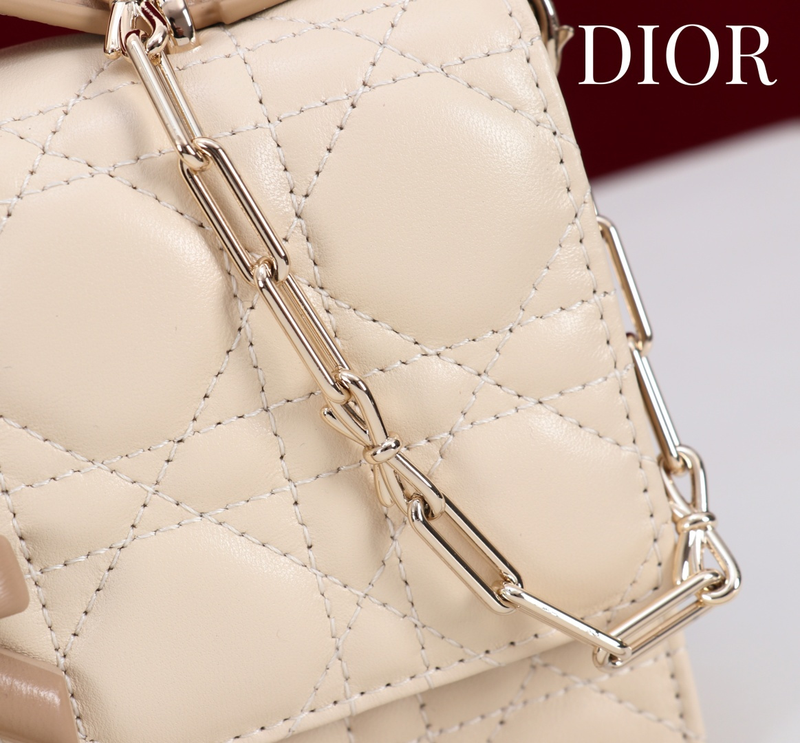  Dior