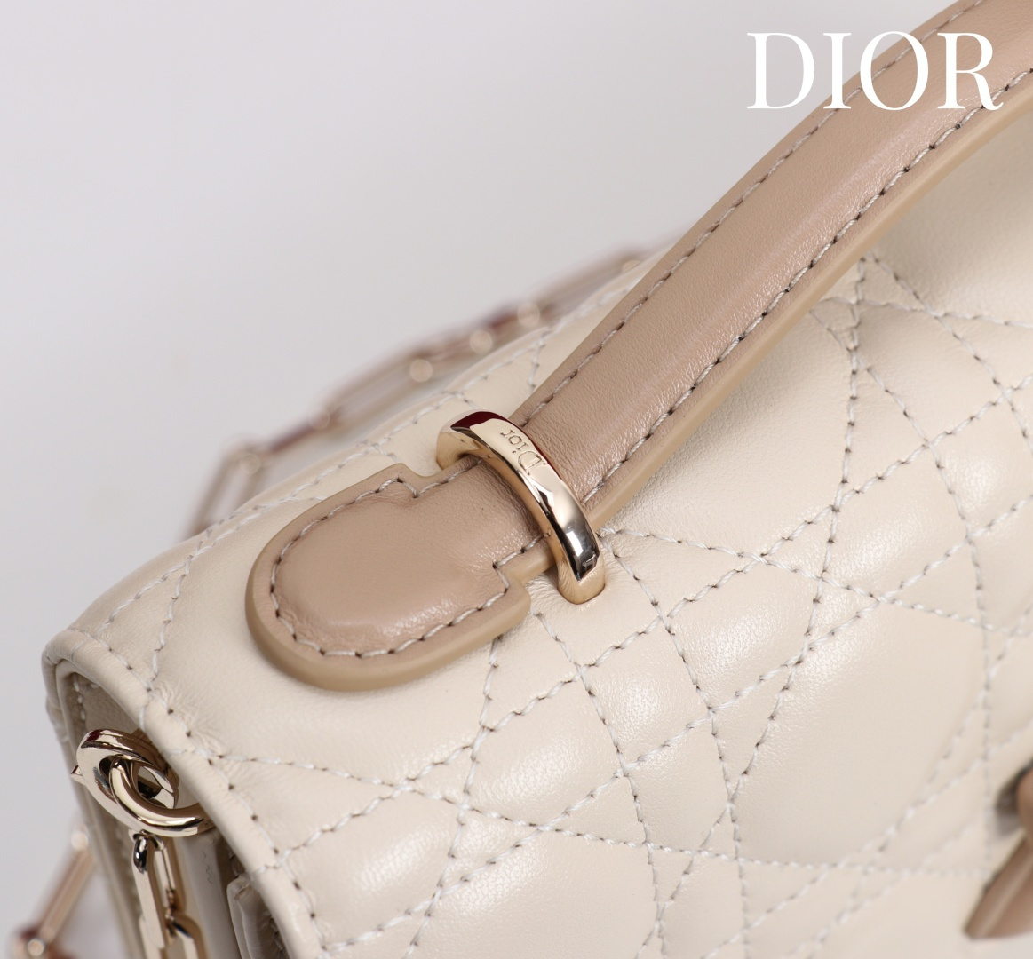  Dior