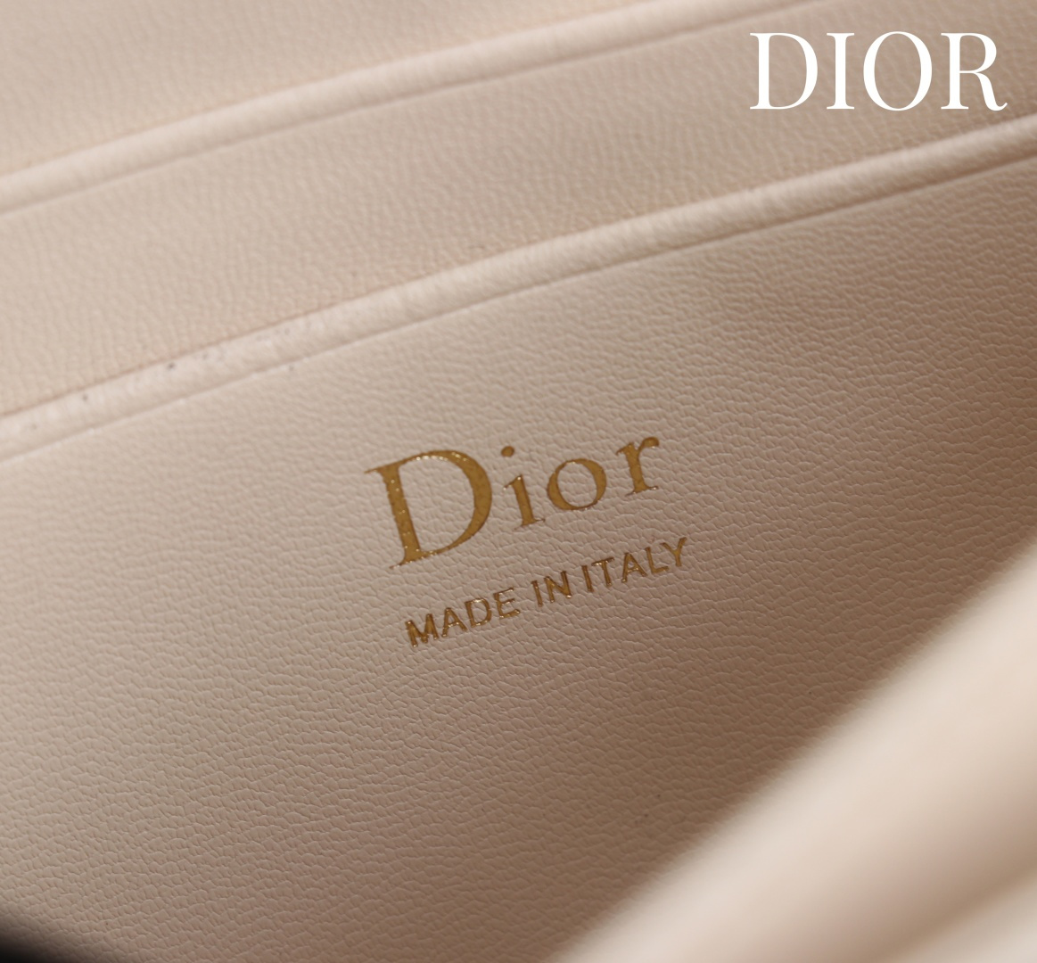  Dior