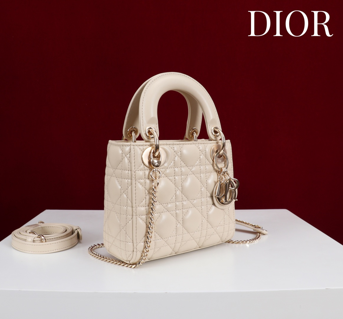  Dior