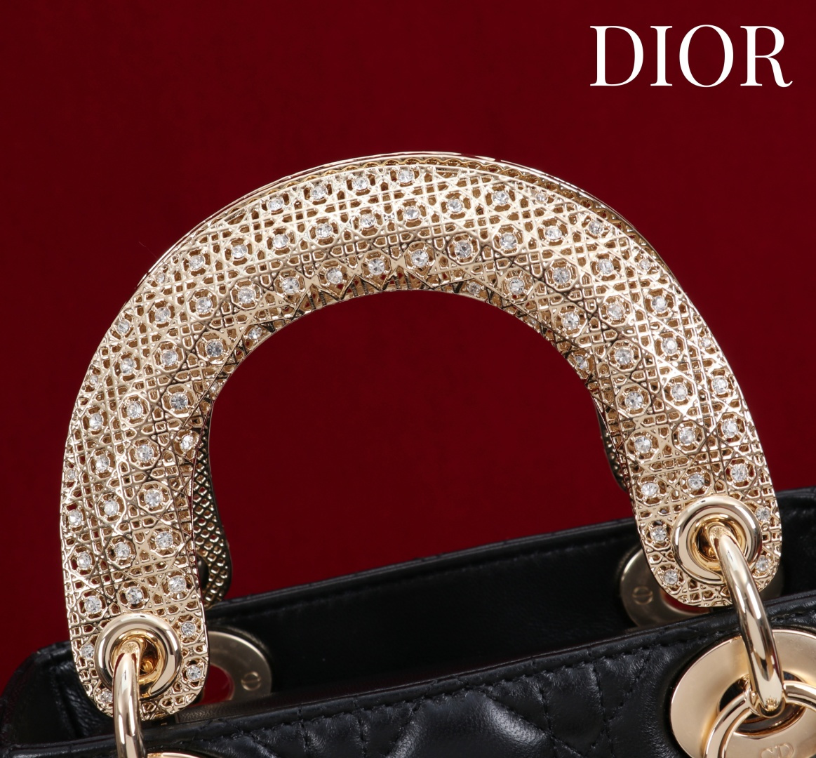  Dior