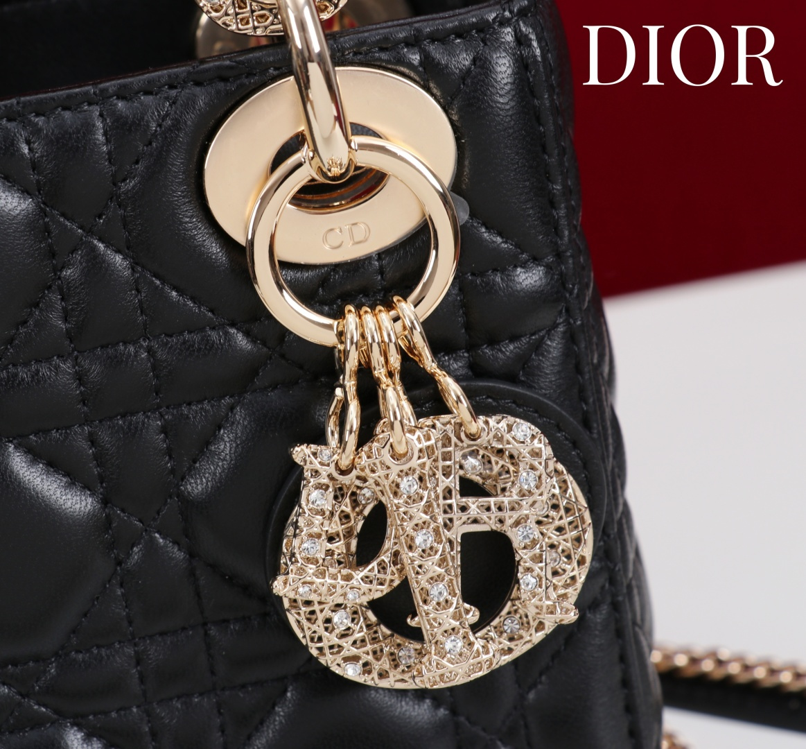  Dior