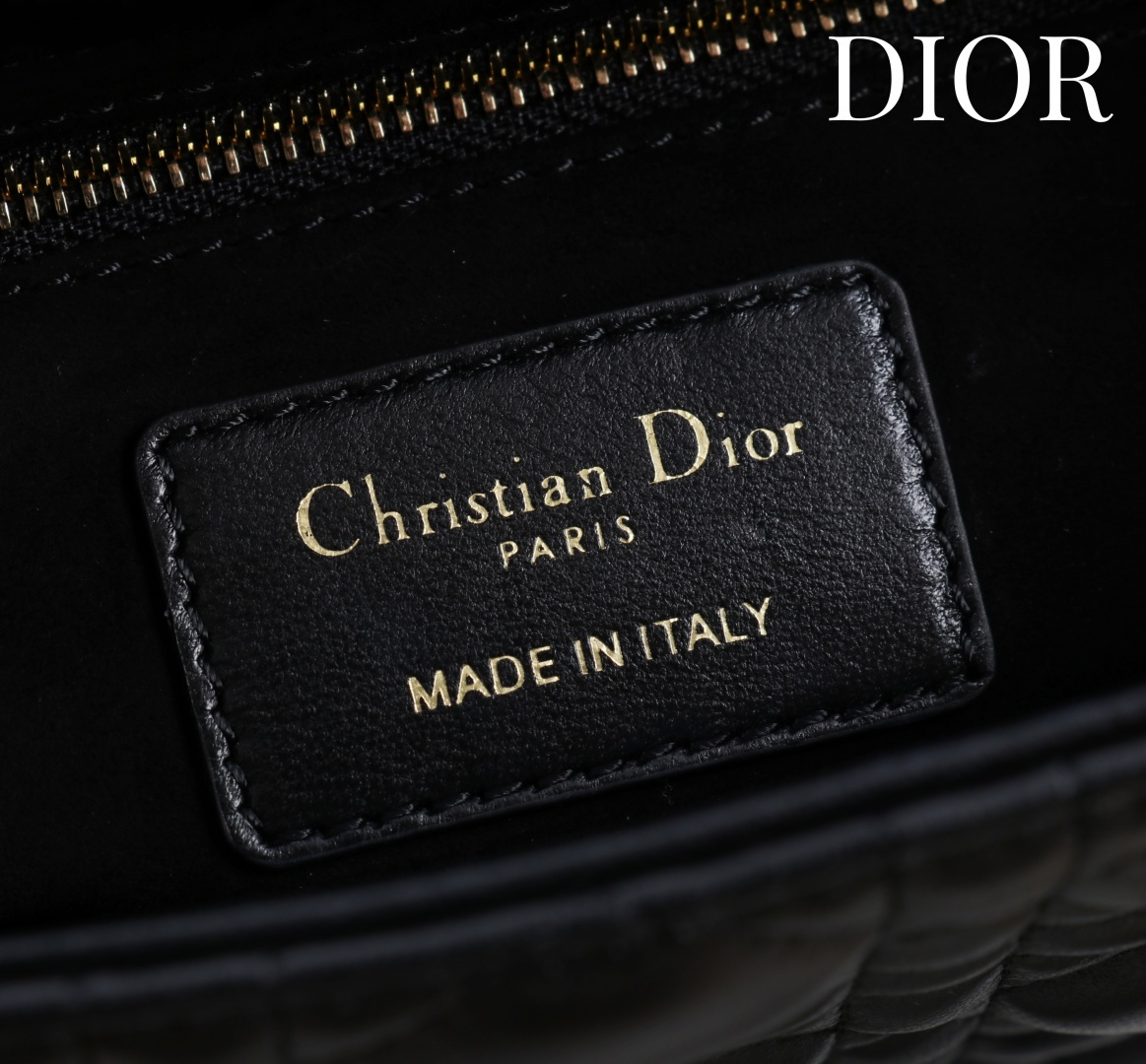  Dior