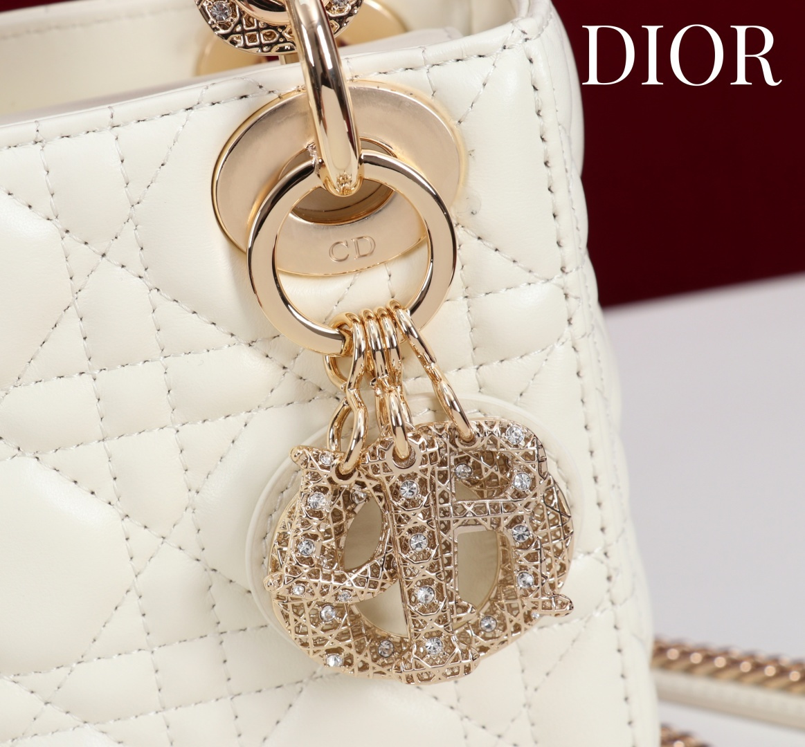  Dior