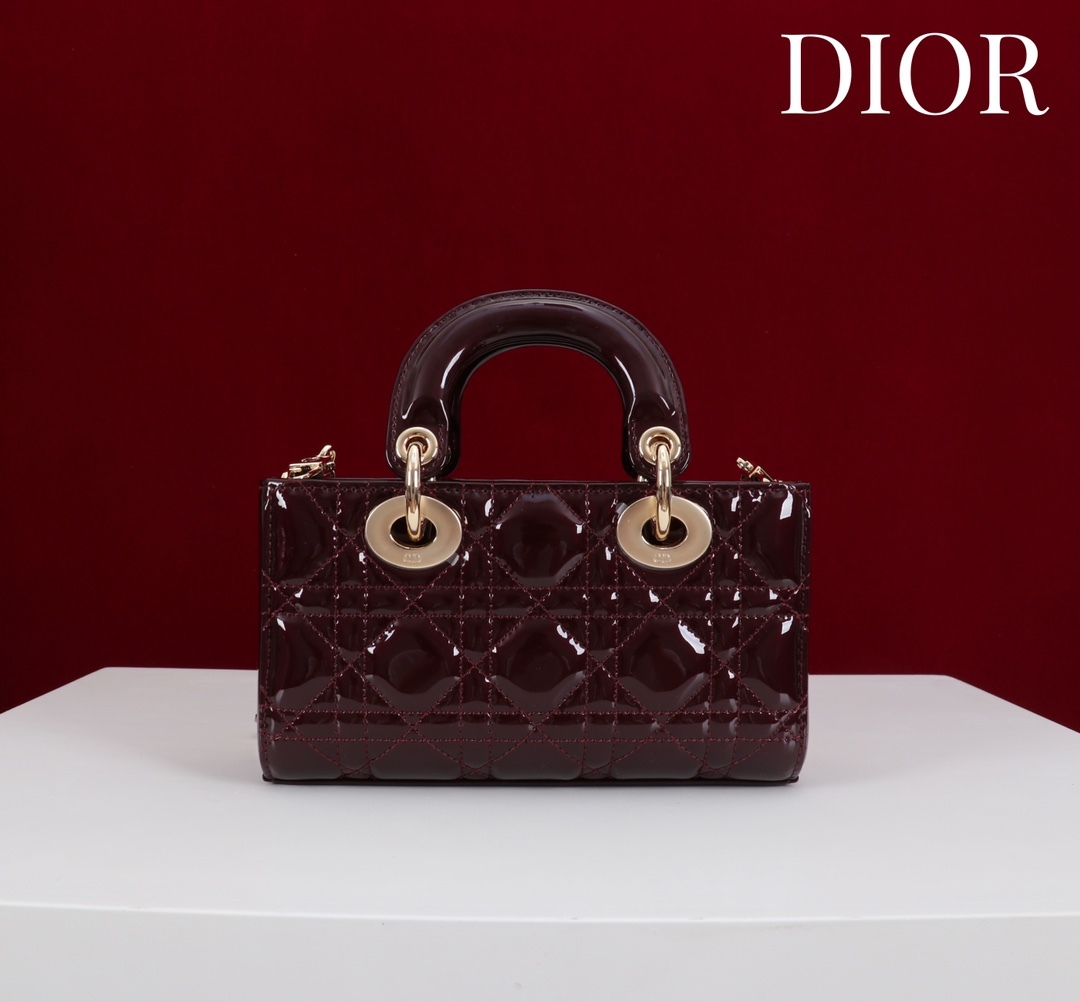  Dior