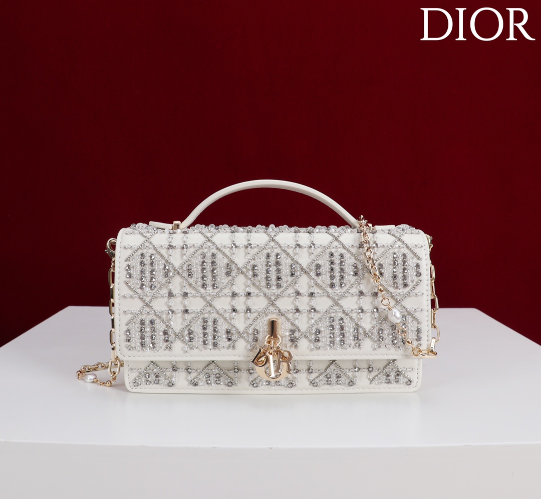  Dior