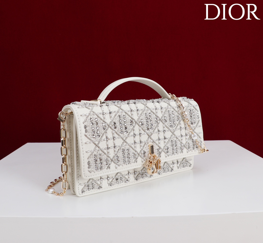  Dior