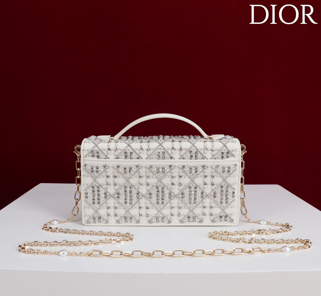  Dior