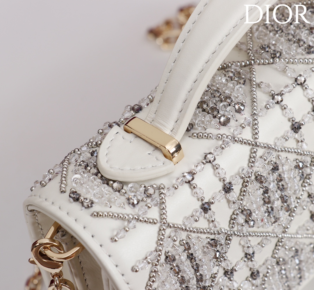  Dior