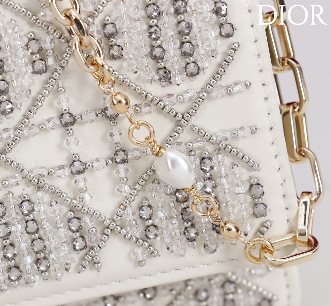  Dior