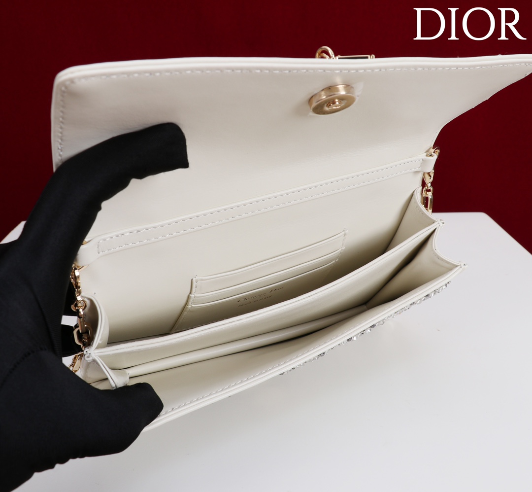  Dior