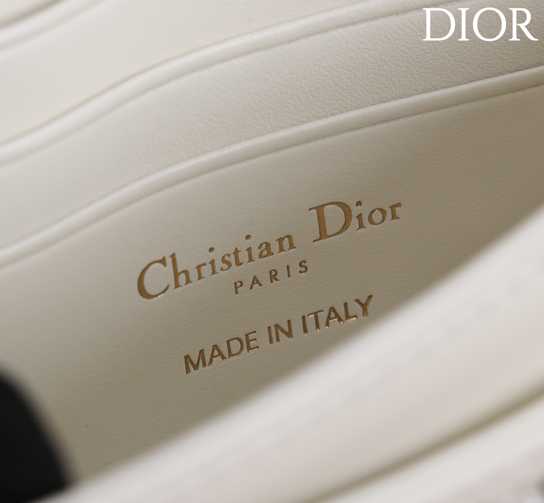  Dior