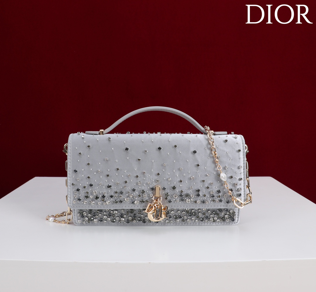  Dior