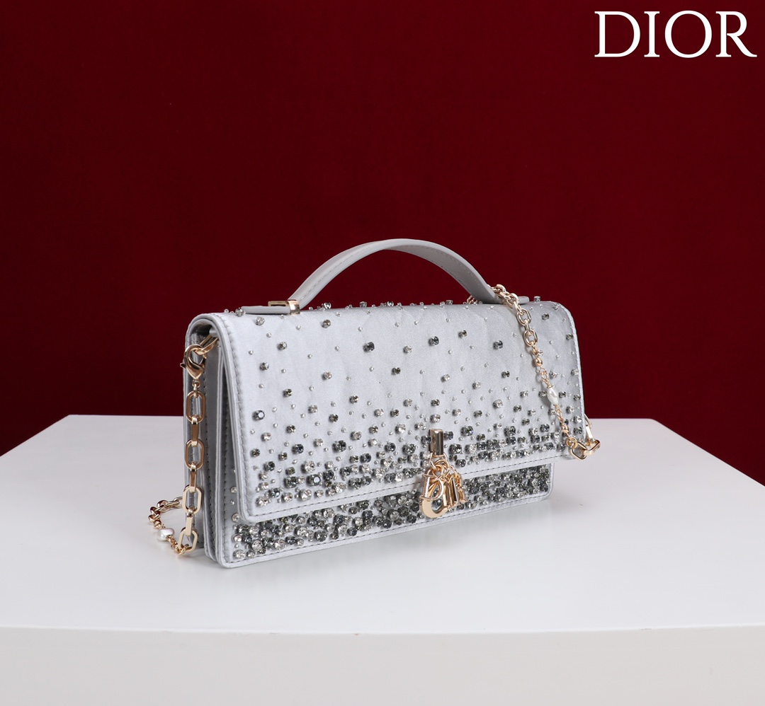  Dior