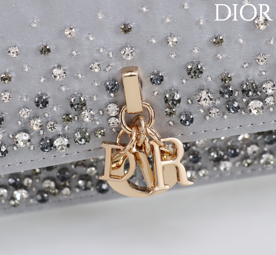  Dior