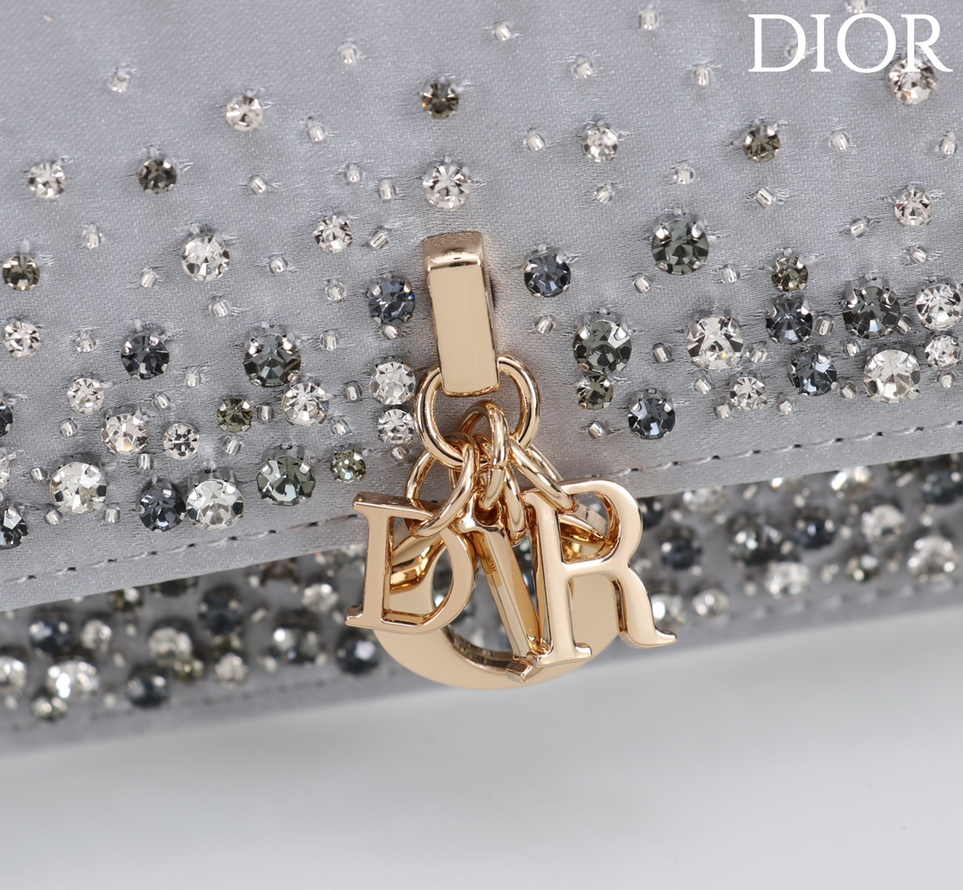  Dior