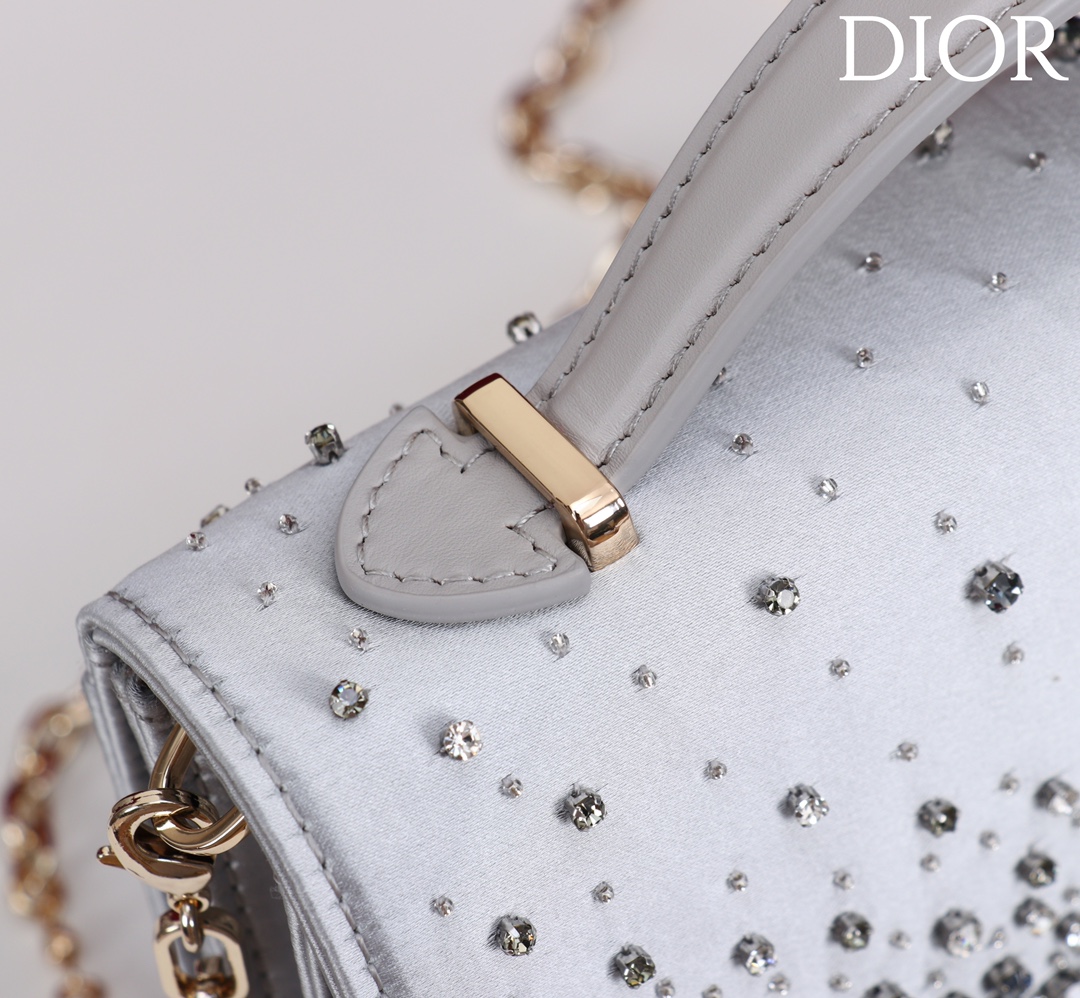  Dior