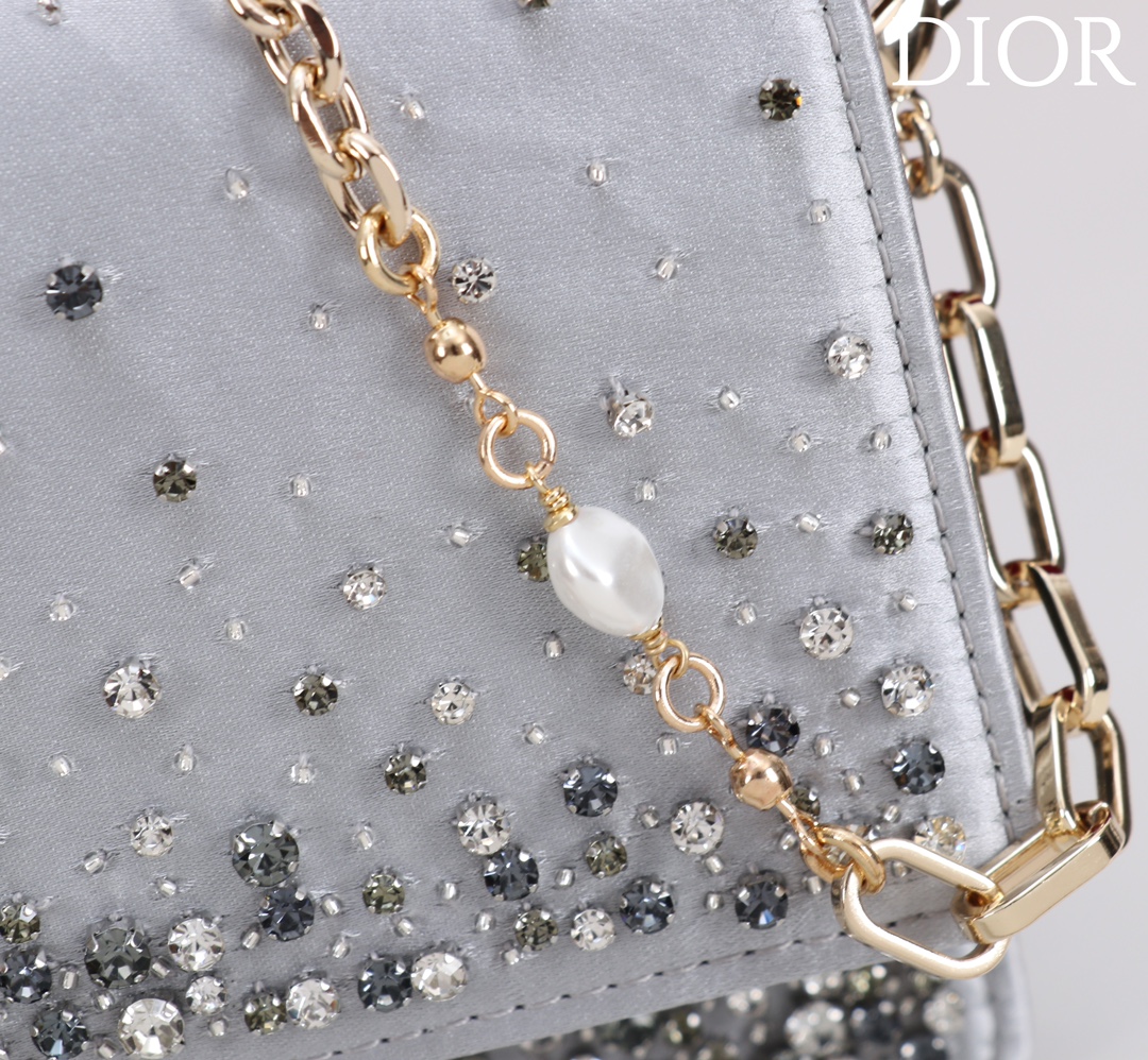  Dior