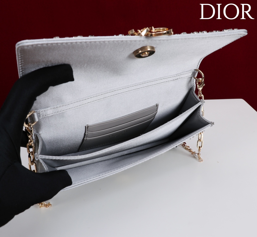  Dior