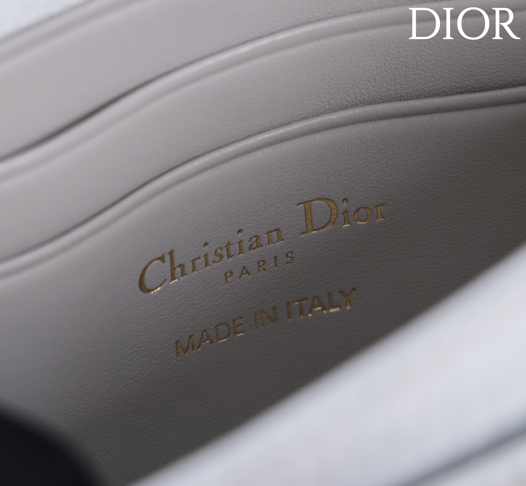  Dior
