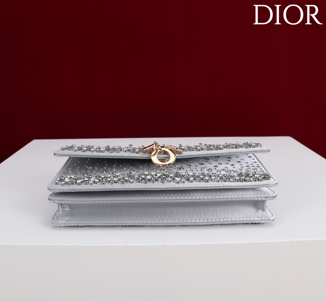  Dior
