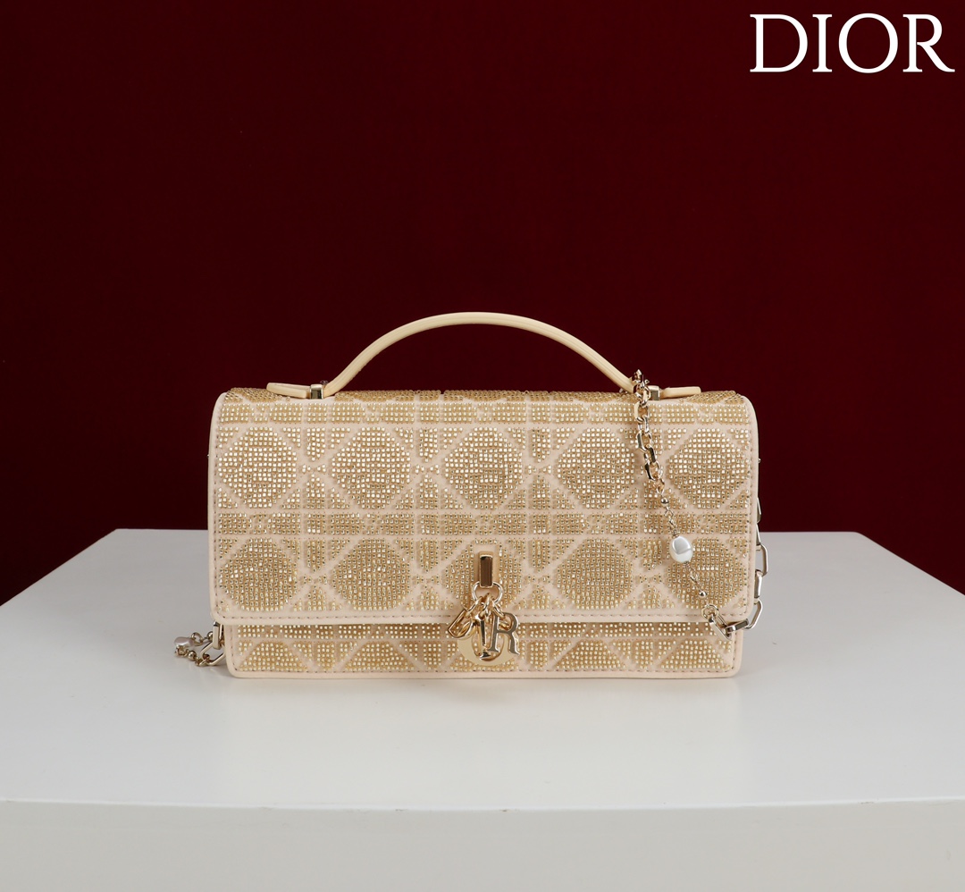  Dior