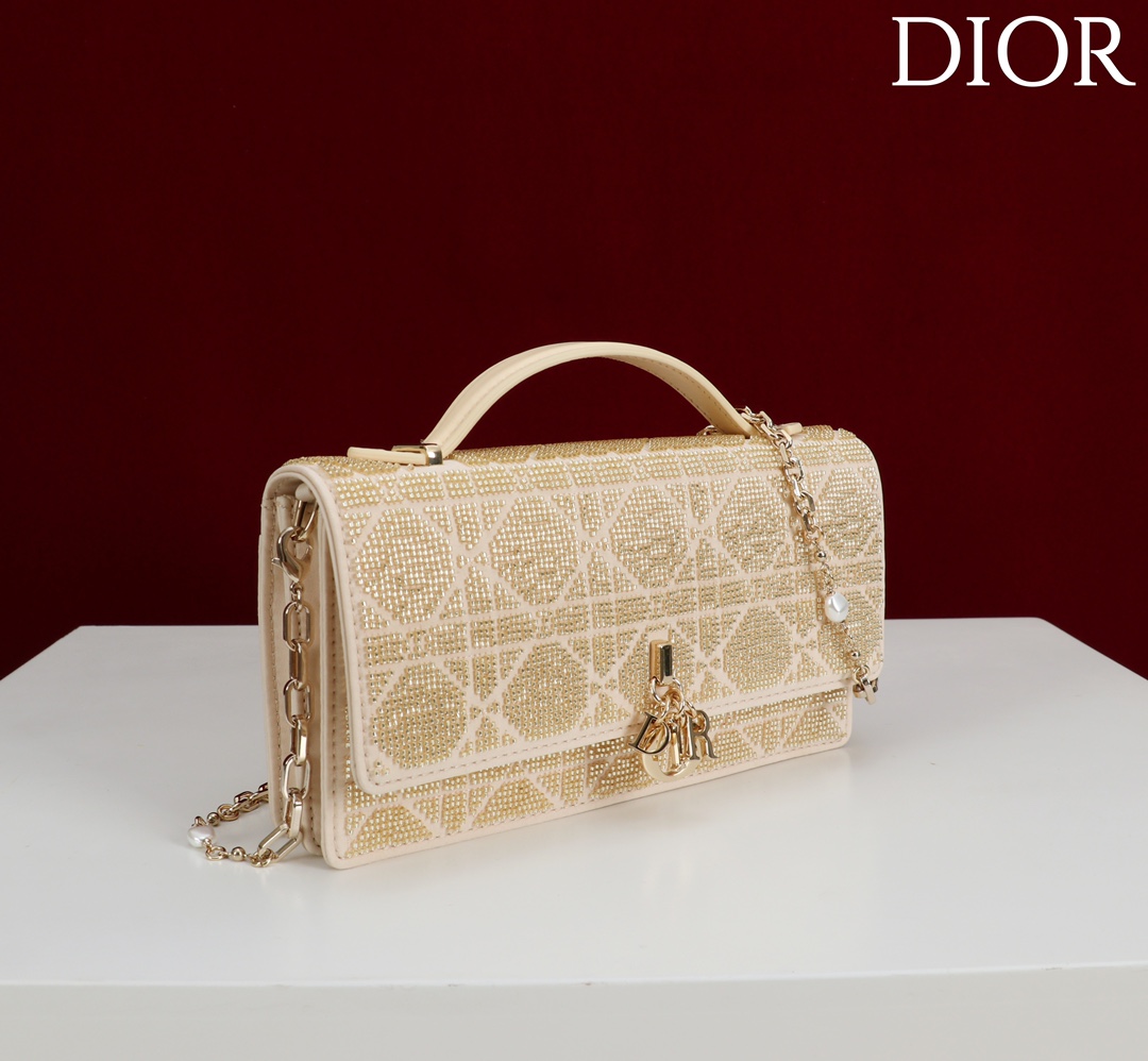  Dior