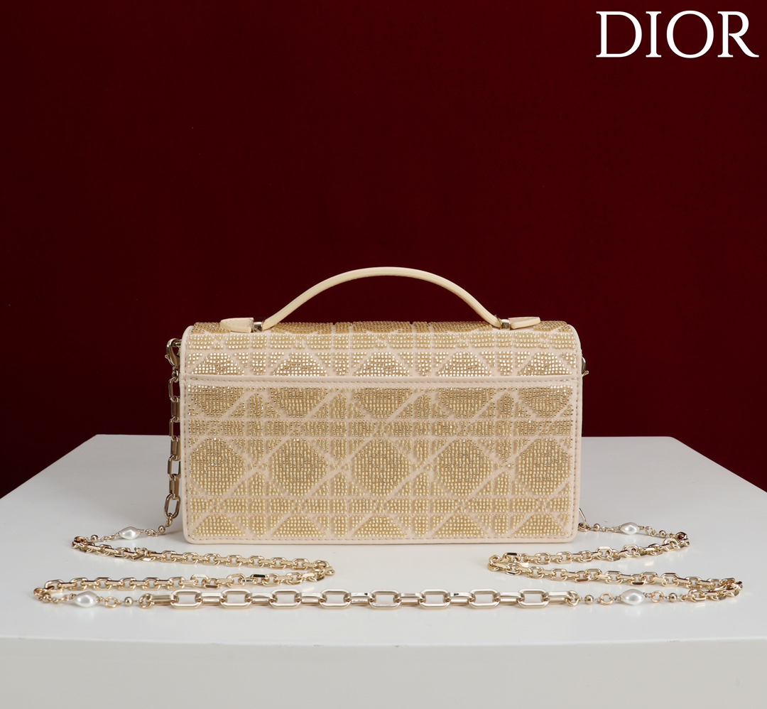  Dior
