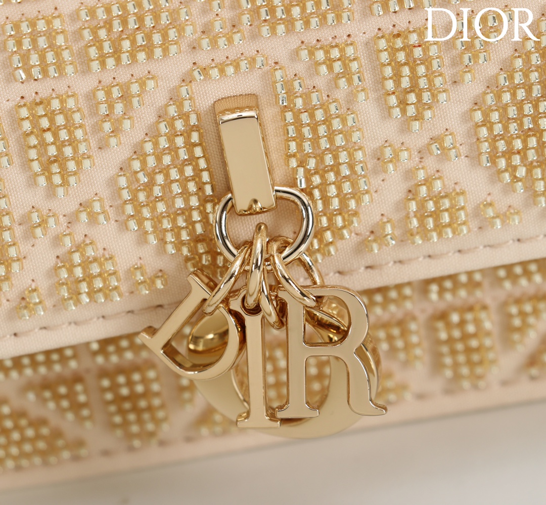  Dior
