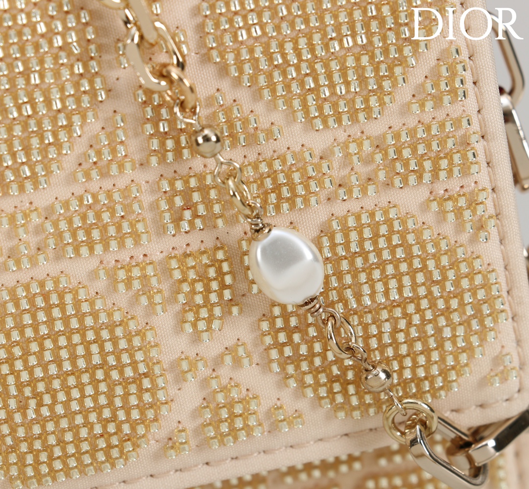  Dior